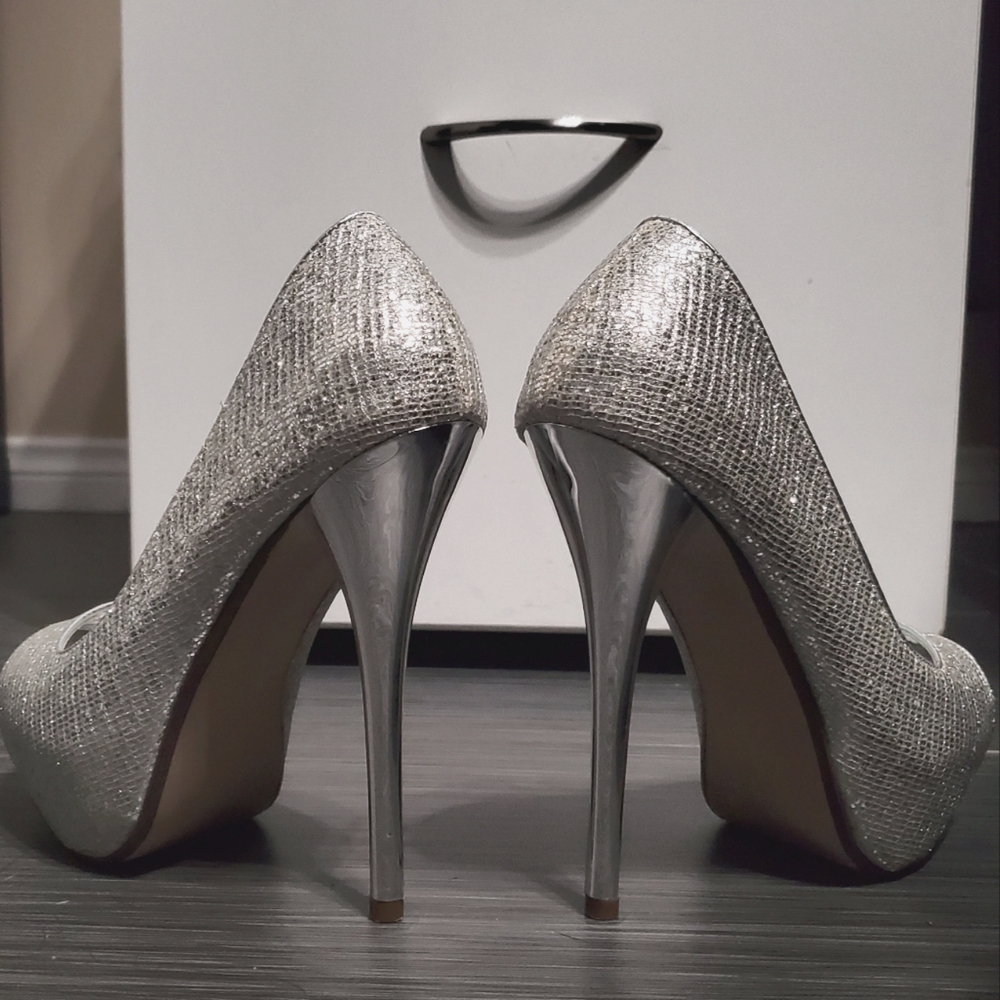 Elegant Silver Peep-Toe Heels Size 7 - Picture 9 of 10